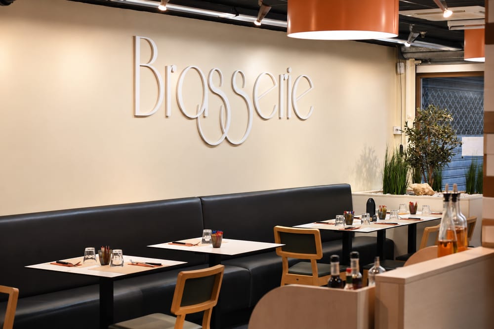 La brasserie et ses banquettes