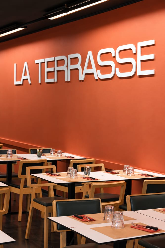 Les tables dressées de La Terrasse
